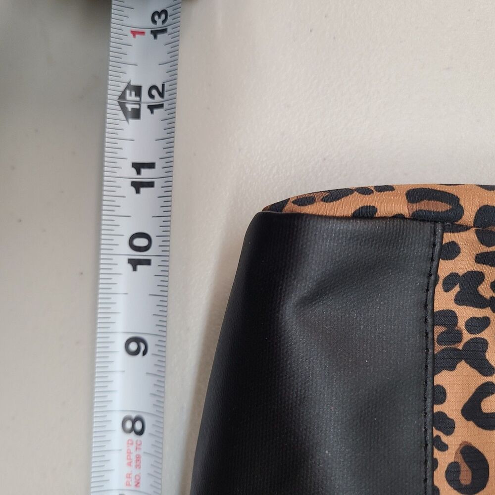 Fossil Leopard Print Crossbody Bag Large Animal Print Black Key Charm - Picture 6 of 9